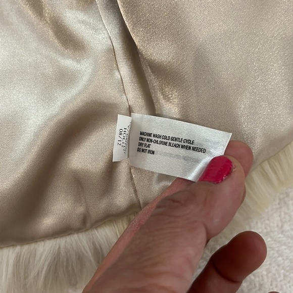 GAP Girls Faux Fur Winter Jacket With Flower Button Size L/XL EUC - Picture 9 of 16